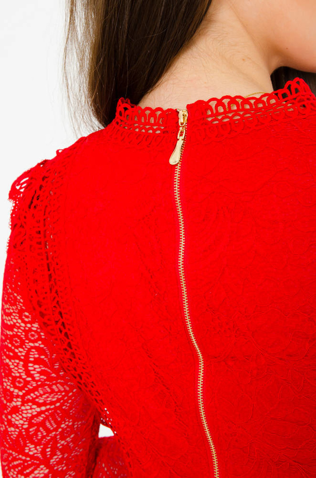 CZERWONA KORONKOWA BLUZKA Z ZAMKIEM NA PLECACH 