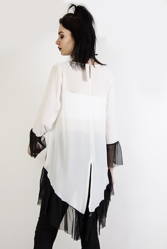 Biała tunika z czarnymi wstawkami, przedłużana
