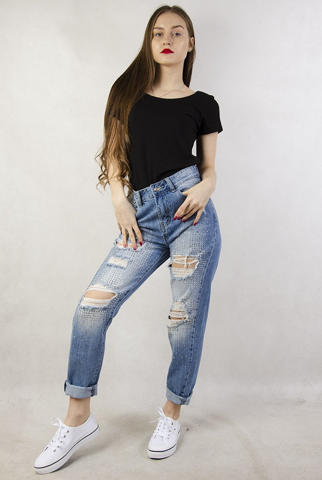 Spodnie jeansowe typu boyfriend z cyrkoniami i dziurami