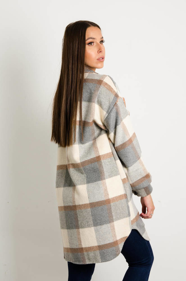 BEŻOWY PŁASZCZ KOSZULOWY W KRATĘ