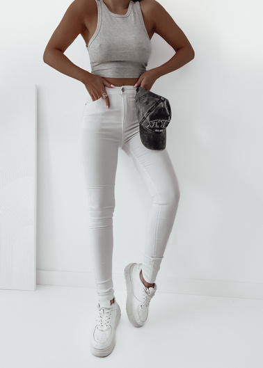 Białe dopasowane spodnie z wysokim stanem
