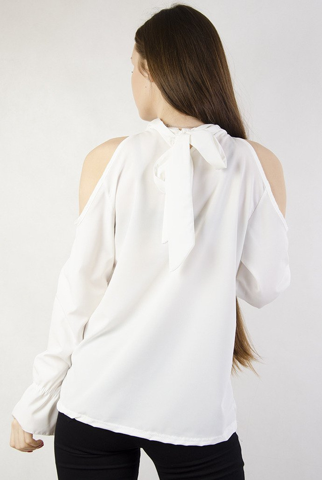 Biała bluzka na długi rękaw z odkrytymi ramionami