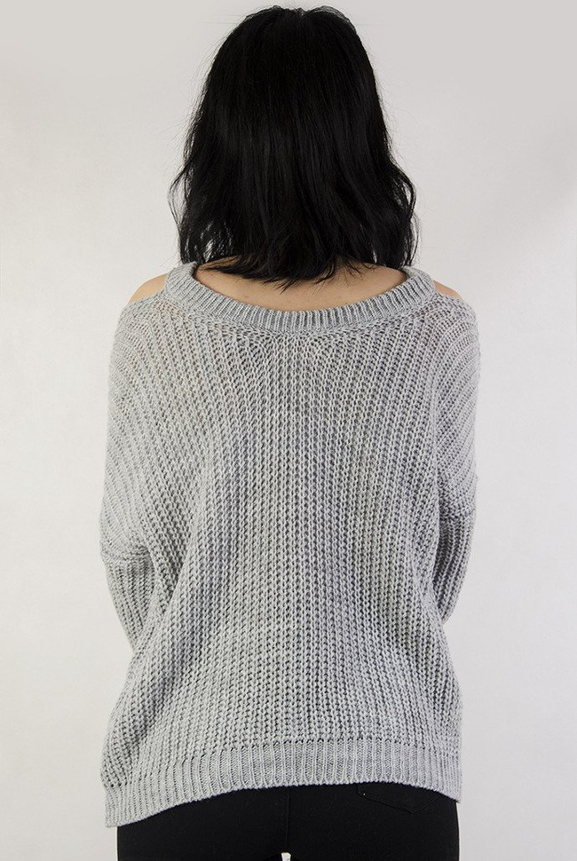 Szary sweter z koralikami i wyciętymi ramionami