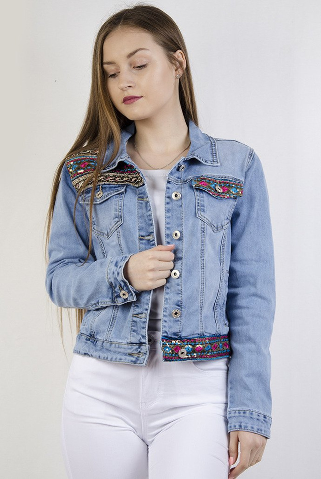 Kurtka jeansowa zdobiona przy kieszeniach i na dole