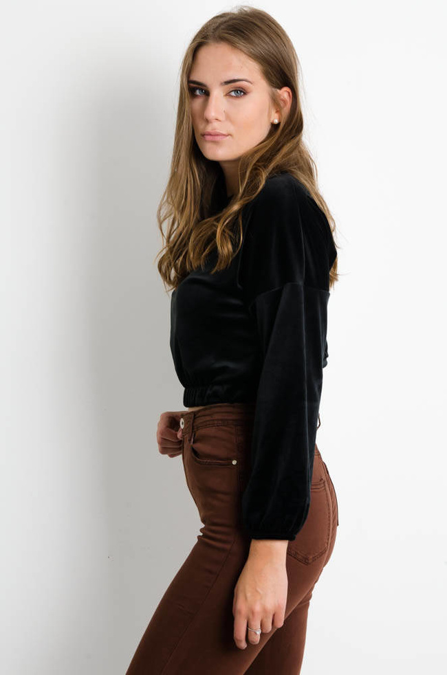 CZARNA KRÓTKA BLUZA WELUROWA