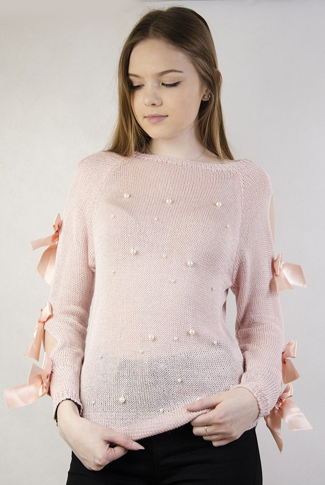 Jasnoróżowy sweter z koralikami