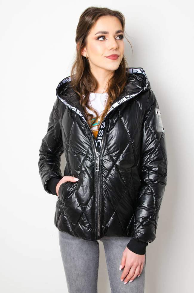 KURTKA PRZEJŚCIOWA PIKOWANA Z KAPTUREM - CZARNA