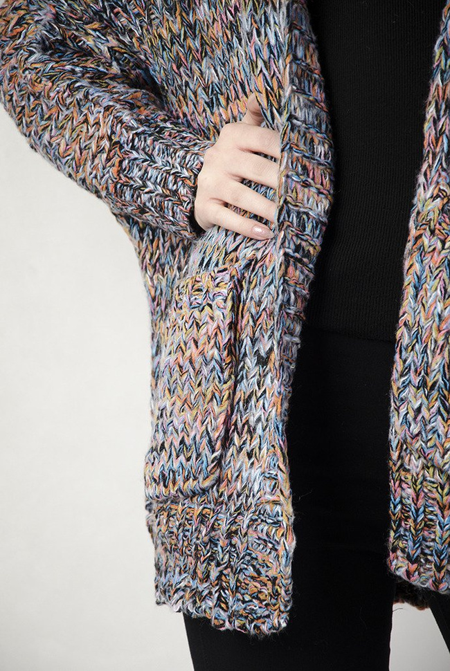 Kolorowy sweter narzuta z kieszeniami