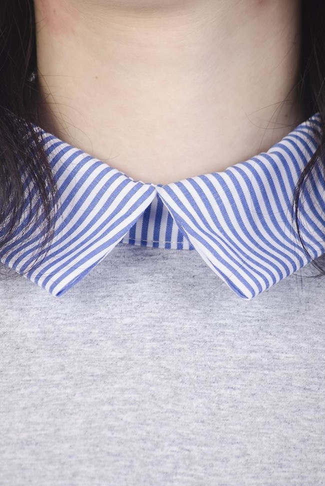 Szara bluzka z koszulowym przedłużeniem i kołnierzykiem