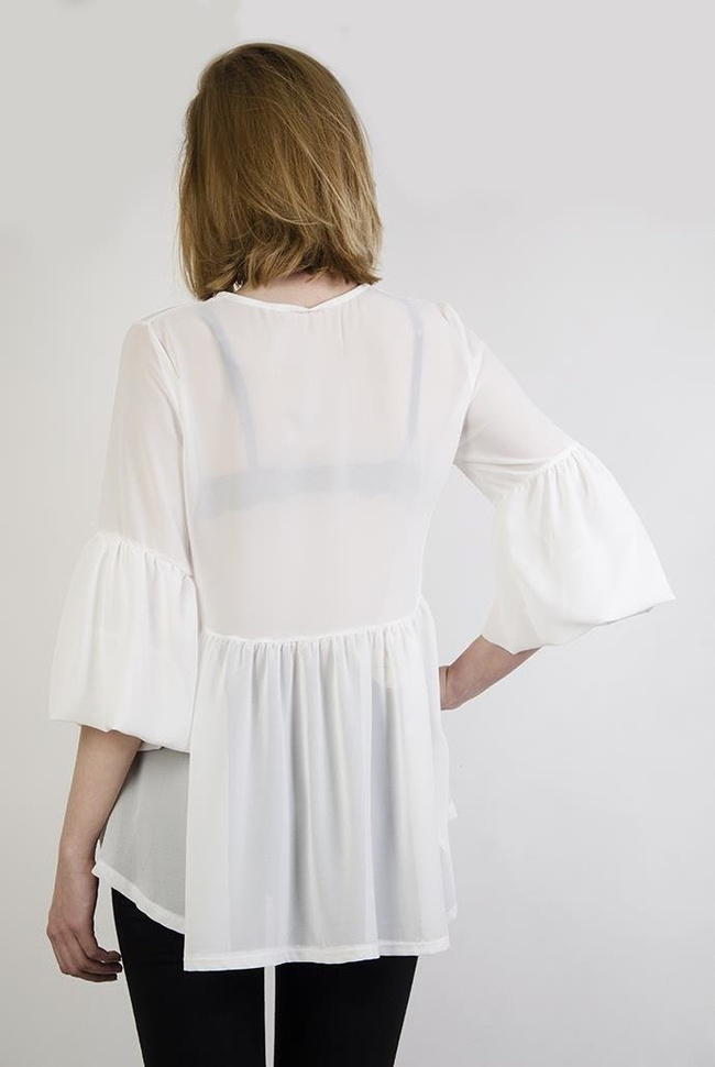 Biała bluzka z siateczkowym odcięciem pod biustem