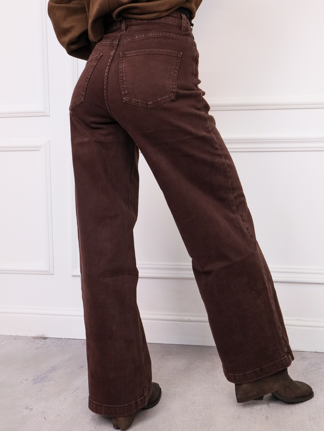 SPODNIE JEANSOWE Z ASYMETRYCZNYM ZAPIĘCIEM I SZEROKIMI NOGAWKAMI- BRĄZOWE