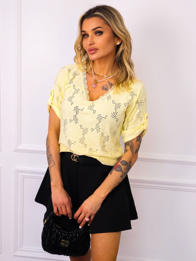 AŻUROWA BLUZKA Z KORONKĄ PRZY DEKOLCIE- ŻÓŁTA