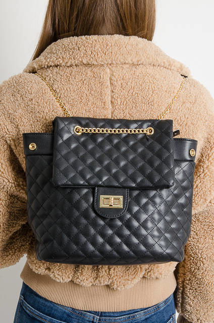 CZARNA PIKOWANA TOREBKA-PLECAK ZE ZŁOTYM ŁAŃCUSZKIEM
