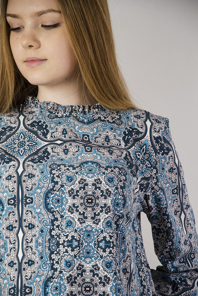 Niebieska bluzka koszulowa w azteckie wzory