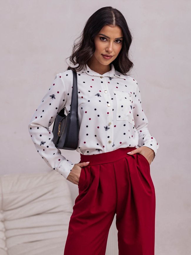 WZORZYSTA KOSZULA ZAPINANA NA GUZIKI- BIAŁA W BORDOWE KROPKI