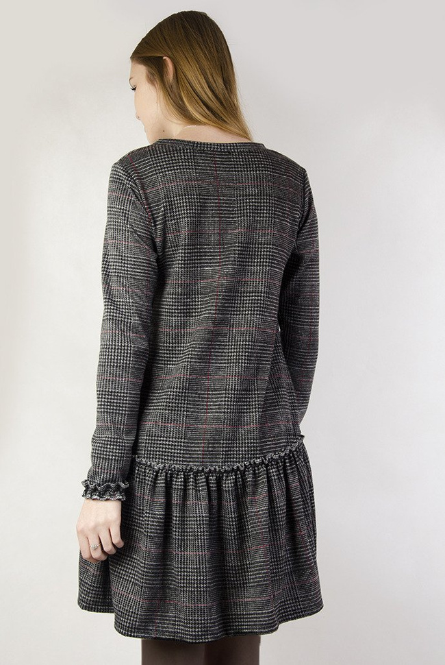 Ciemnoszara sukienka w kratę z rozkloszowanym dołem