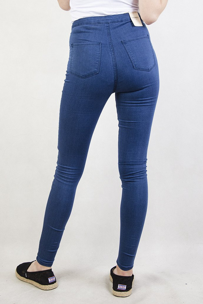 Niebieskie rurki z wysokim stanem