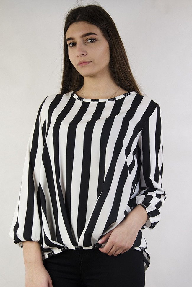 Bluzka w czarno białe pasy z przedłużanym tyłem
