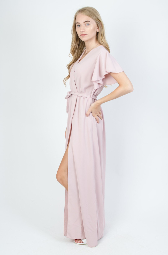 Jasno różowa długa sukienka z rozcięciem