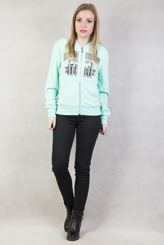 Zielona bluza z napisem "Good girls gone bad"