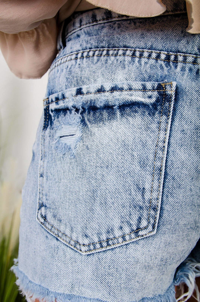 JEANSOWE SZORTY Z SZARPANIAMI