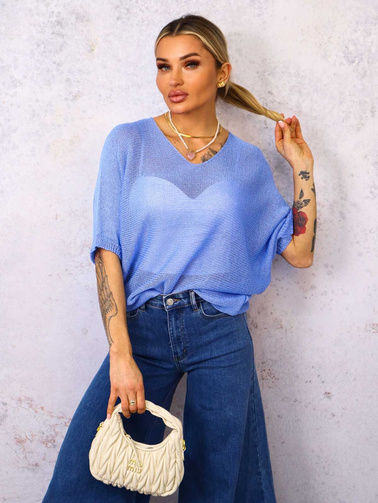 SWETER O KROJU NIETOPERZA Z OZDOBNYMI GUZIKAMI- NIEBIESKI