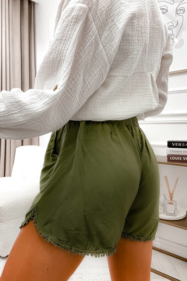 SZORTY Z GUMĄ W PASIE I OZDOBNĄ KORONKĄ- ZIELONE