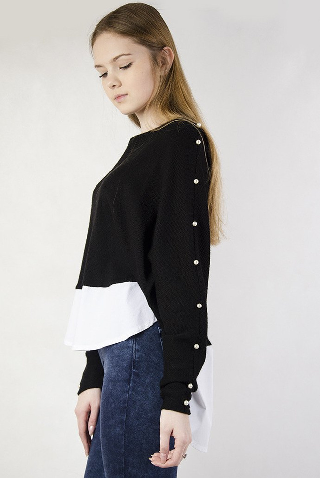 Czarny sweterek z dołem w postaci białej koszuli