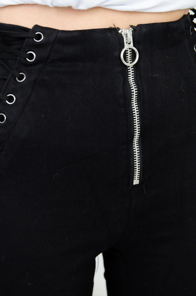 CZARNE MODELUJĄCE SPODNIE Z WIĄZANIEM PO BOKU