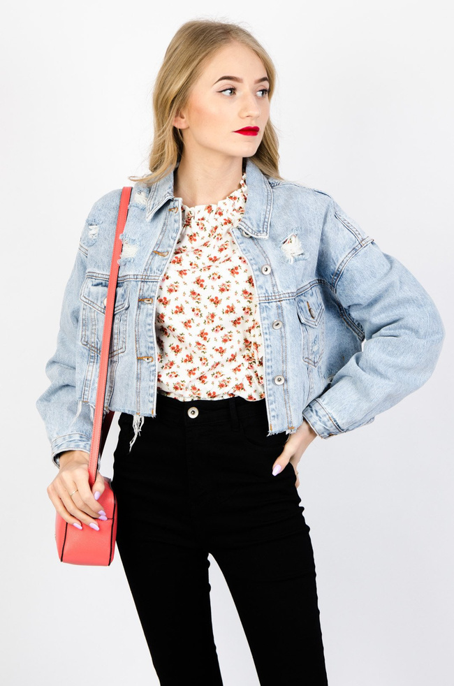 Krótka kurtka jeansowa oversize z przetarciami