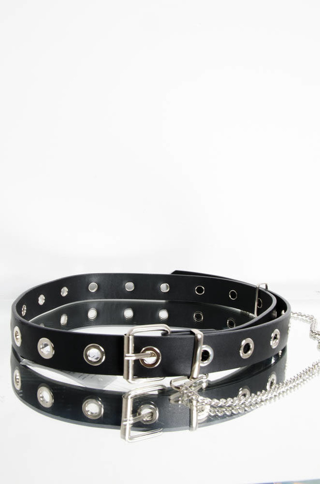 CZARNY PASEK Z METALOWYMI OCZKAMI I OZDOBNYM ŁAŃCUSZKIEM 
