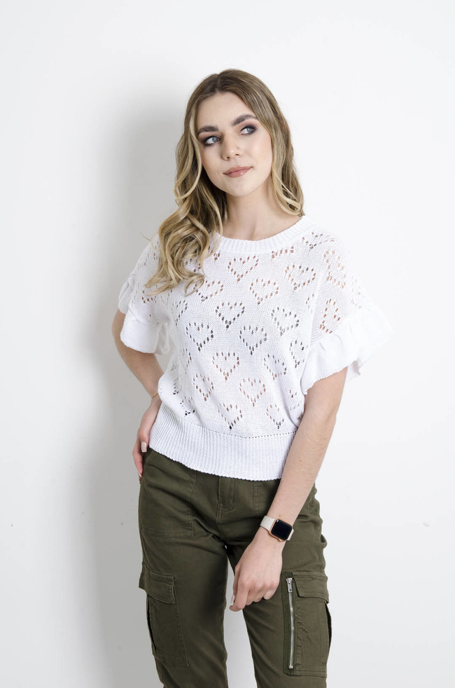 SWETEREK W SERDUSZKA AŻUROWY Z FALBANAMI PRZY RĘKAWACH- BIAŁY