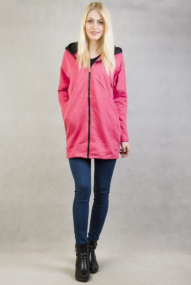 Różowa, długa bluza z pikowanym kapturem, zapinana na zamek