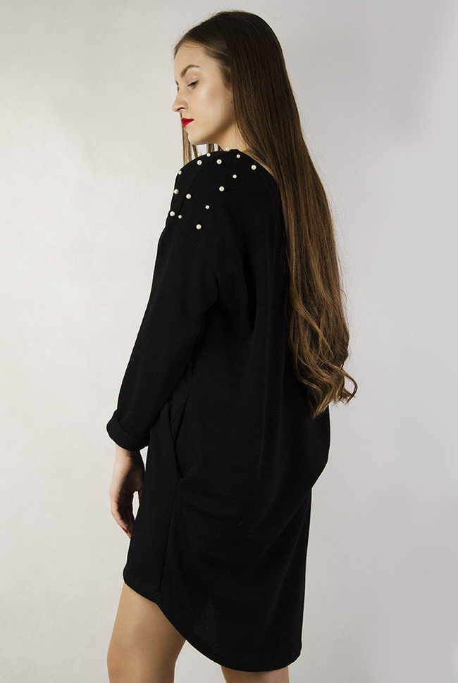 Czarna asymetryczna tunika z perełkami oraz wycięciem na plecach