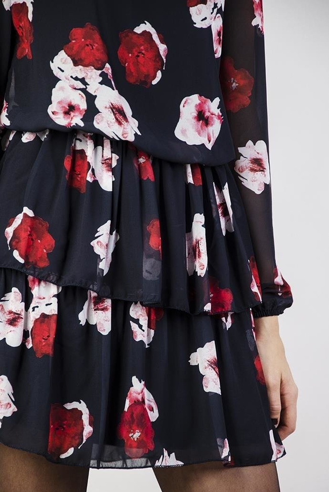 Granatowa sukienka w biało-czerwone kwiaty