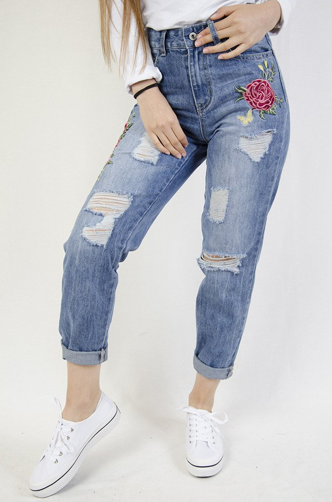 Spodnie jeansowe typu boyfriend z różami