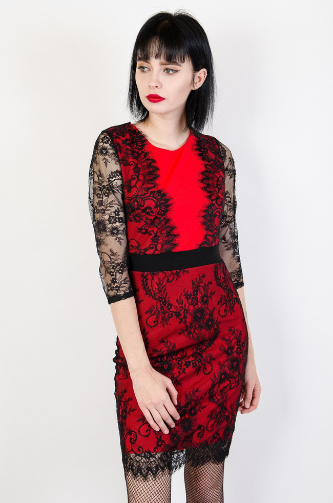 Przylegająca koronkowa czerwono-czarna sukienka