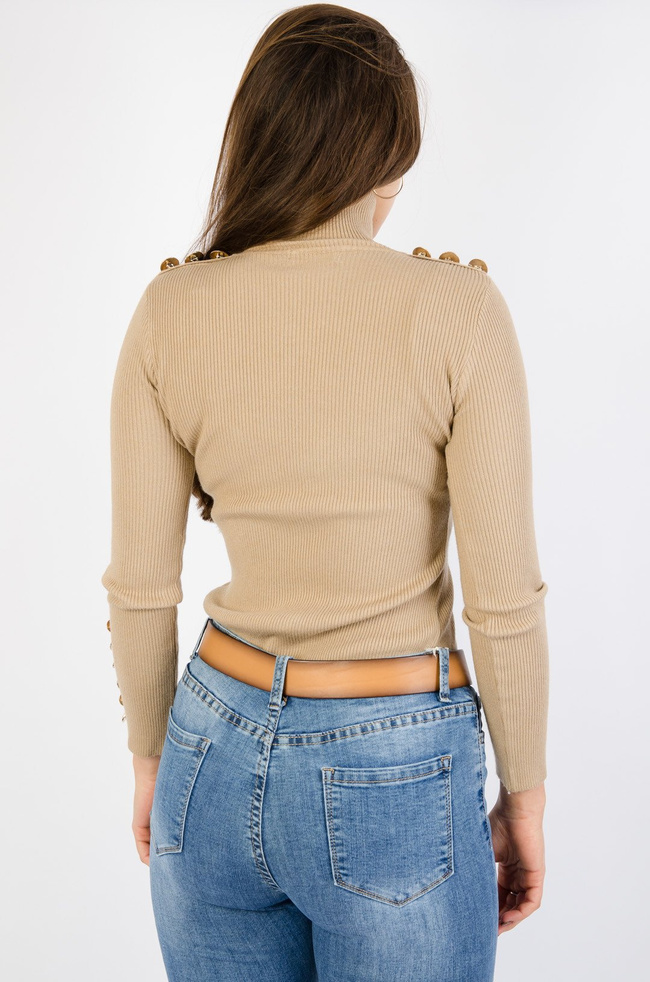 Beżowy prążkowany golf ze złotymi guzikami