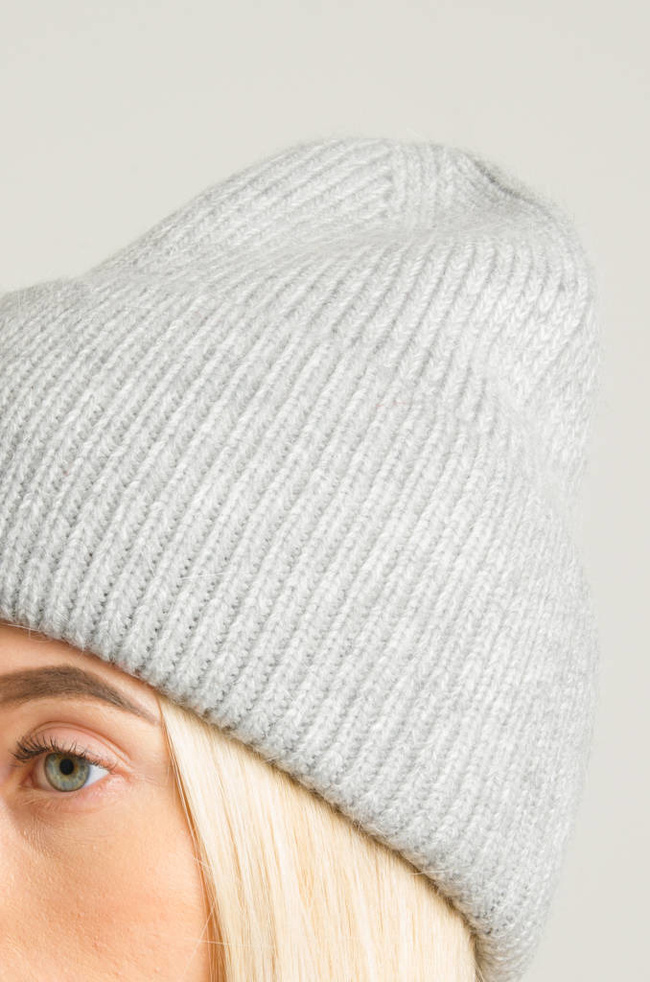 CZAPKA PRĄŻKOWANA BEANIE BASIC- SZARA
