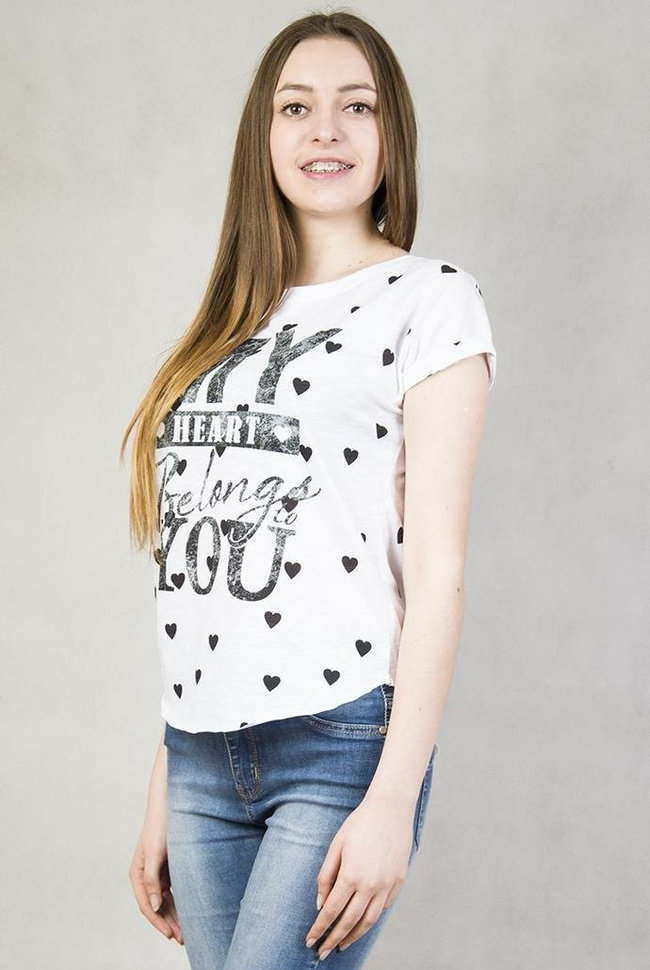 Biała bluzka z napisem "My heart belongs to you"