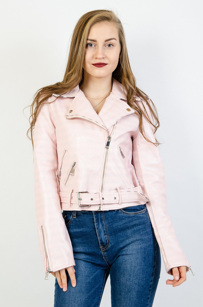 Różowa kurtka ramoneska z zamkami przy rękawach