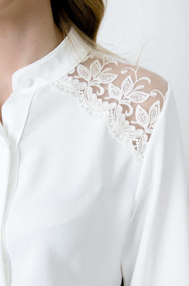 BIAŁA KOSZULA Z KORONKOWYMI WSTAWKAMI