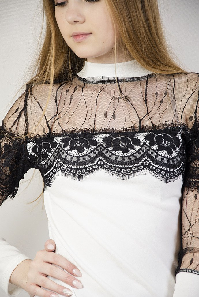 Biała bluzka z czarnymi wstawkami