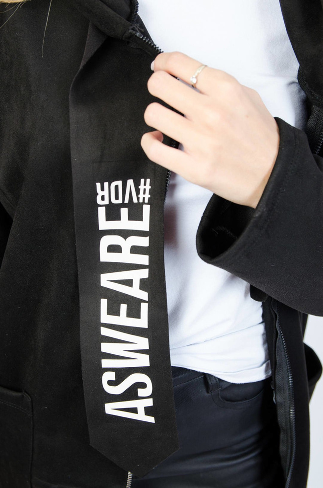 DŁUGA CZARNA NARZUTKA Z KAPTUREM