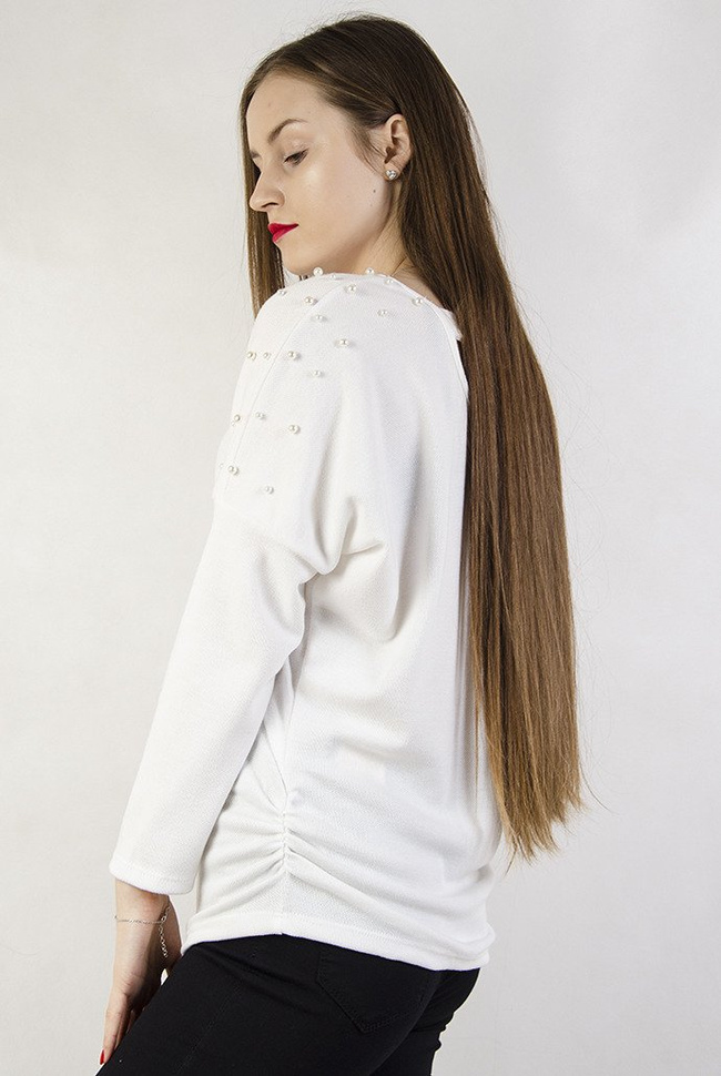 Biała bluzka z perełkami