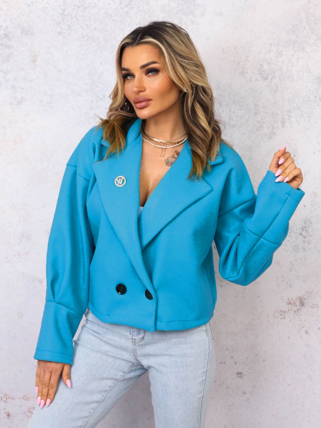  KRÓTKI PŁASZCZ Z KOŁNIERZEM I OZDOBNĄ BROSZKĄ- NIEBIESKI