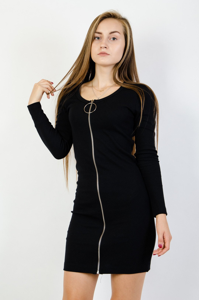 Czarna przylegająca sukienka z zamkiem