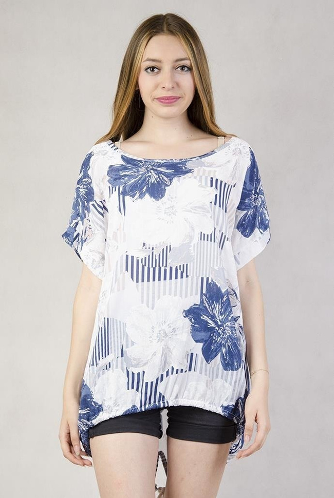 Biała bluzka w niebieskie kwiaty