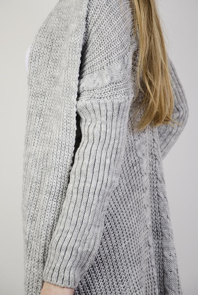 Jasnoszary sweter kardigan z wywijanym kołnierzem