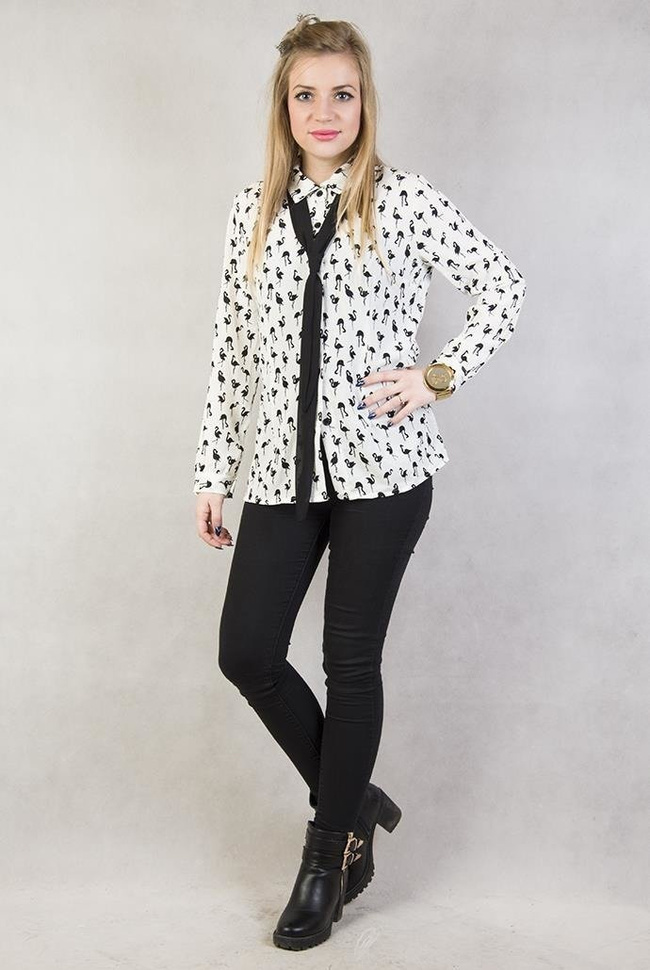 Biała bluzka w czaple